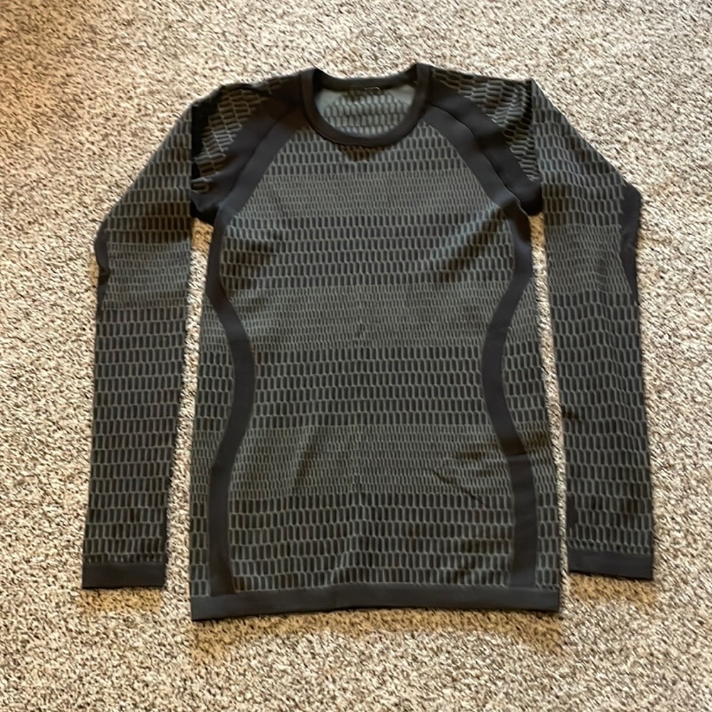 Lululemon womens long sleeve, size 8